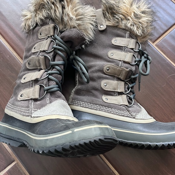 Sorel Winter Boots - Picture 5 of 6
